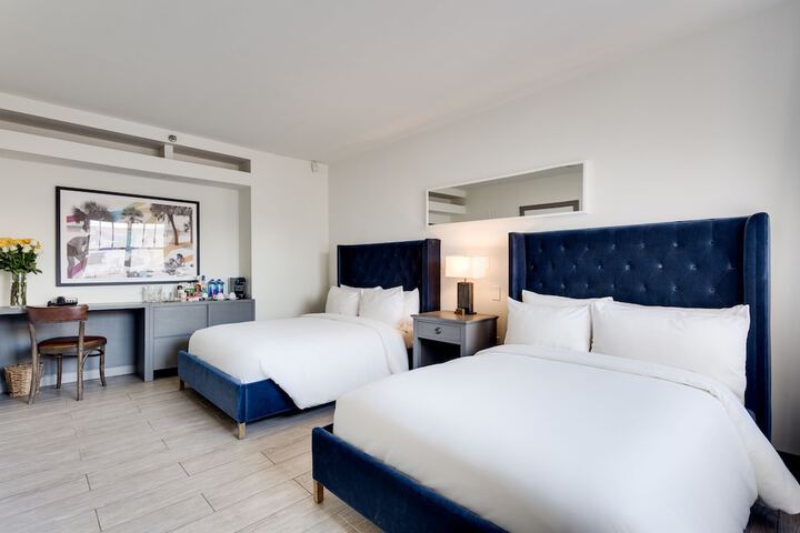 Standard Room, King or Two Doubles (2 of 15)