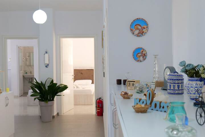 Room 6 of 28