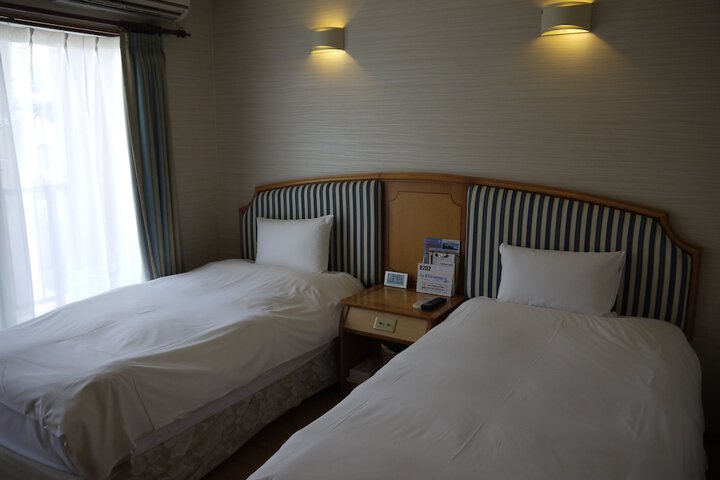 Room 11 of 29