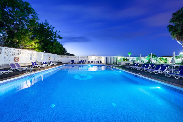 Pools & Facilities