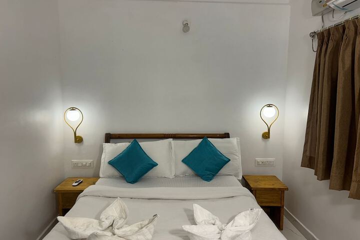 Room 7 of 16