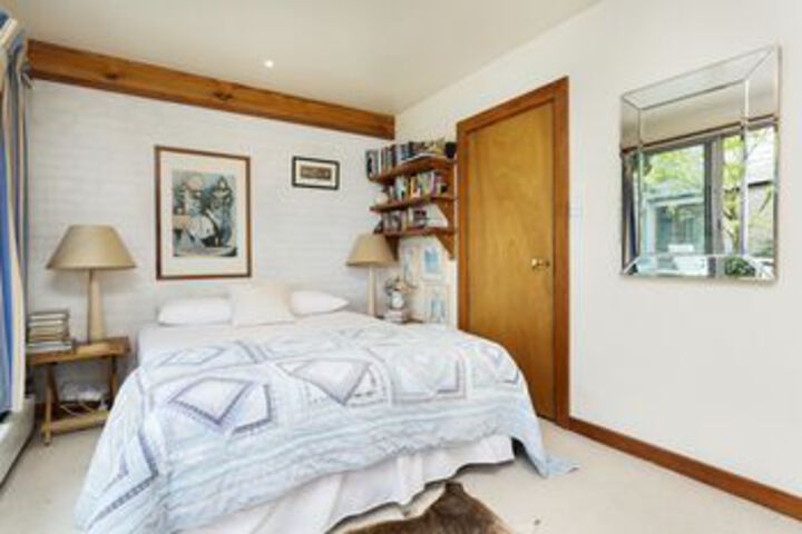 Room 10 of 30