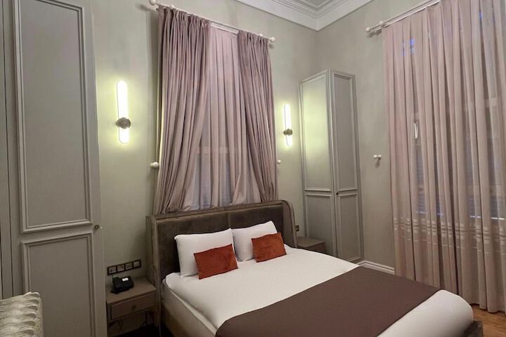 Room 44 of 71