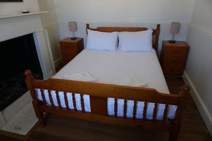 Room 12 of 179