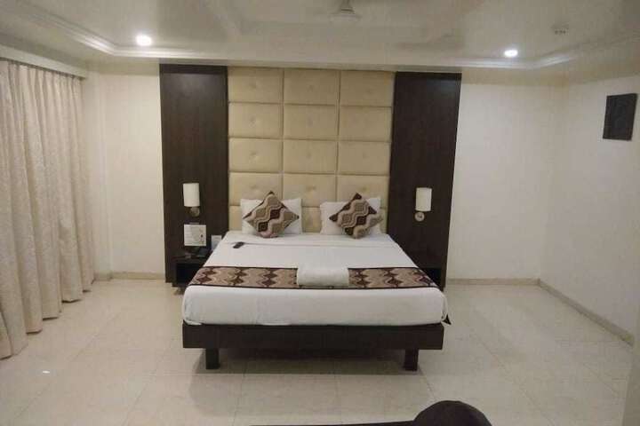 Room 8 of 14