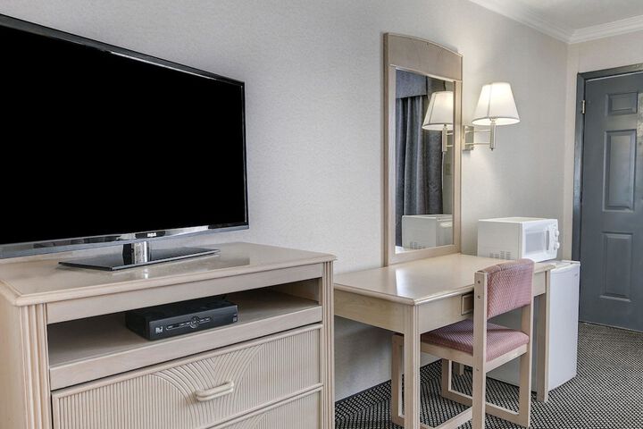 Room 14 of 28