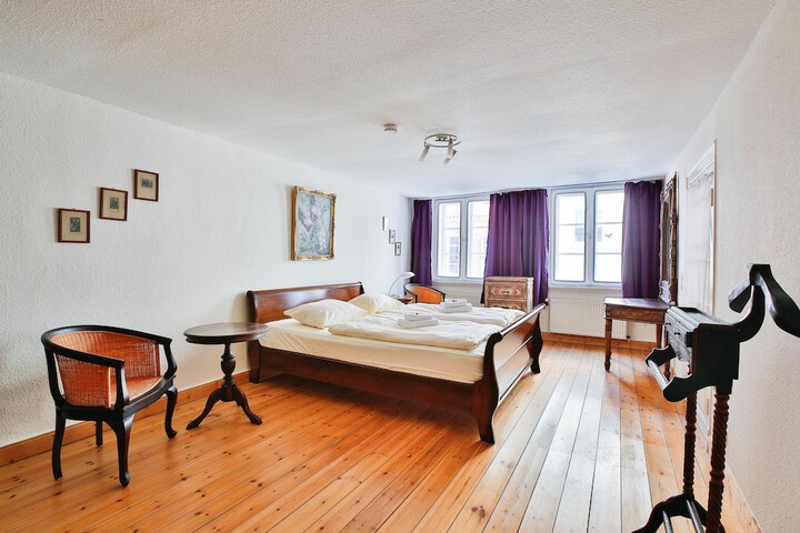 Room 2 of 131
