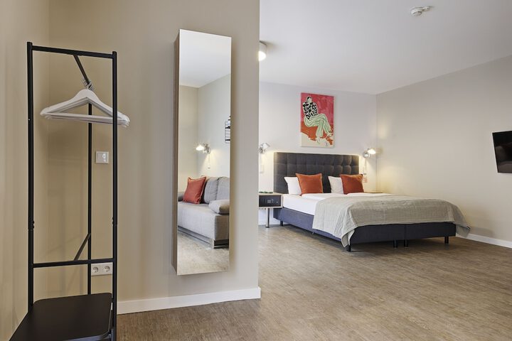 Room 14 of 25