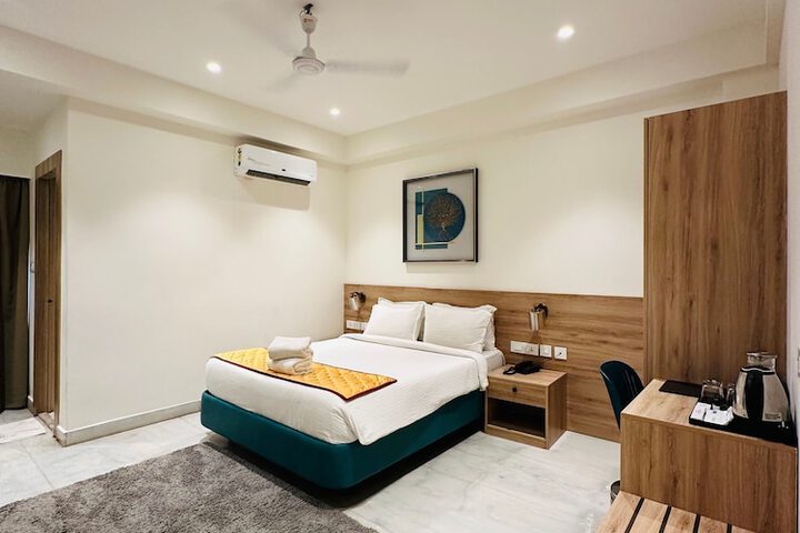 Room 4 of 11