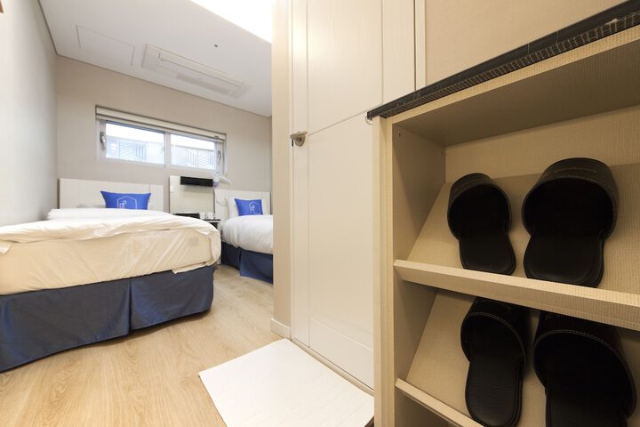 Room 14 of 108