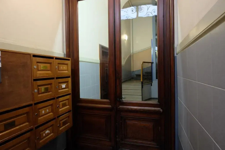 Room 7 of 8