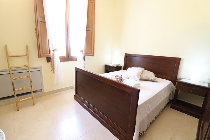 Room 6 of 27