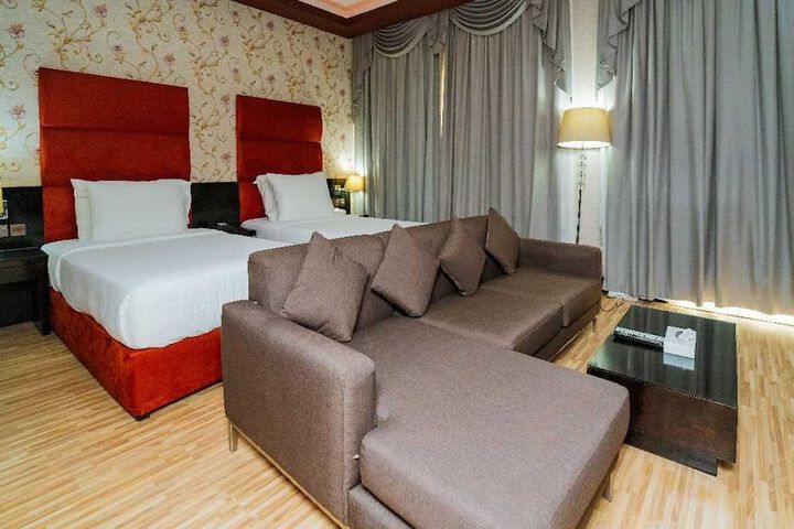 Room 6 of 11