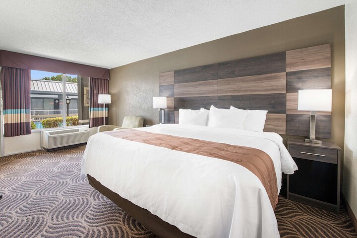 2 Double Beds (10 of 12)