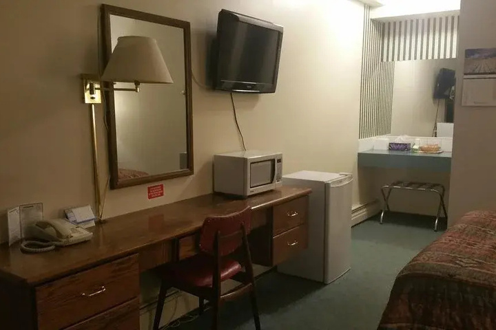Tobin Lake Motel