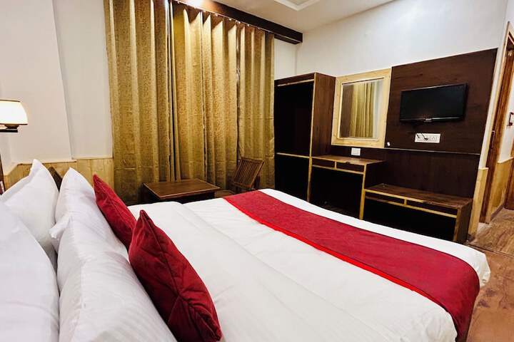 Room 5 of 33