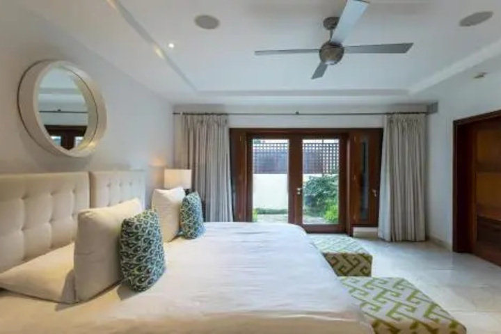 Room 2 of 4