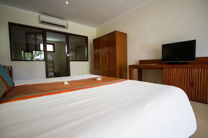 Room 10 of 87