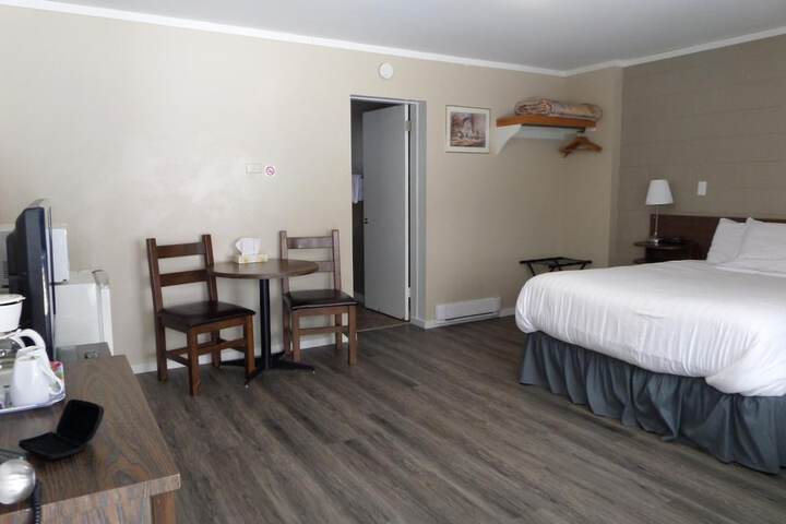 Room 16 of 33