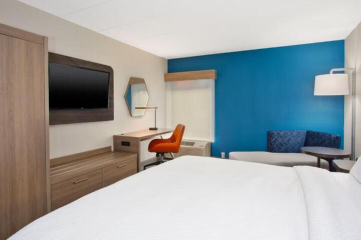Standard King Bed Accessible (7 of 10)