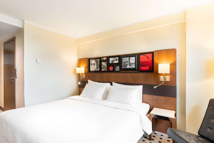 Room 44 of 128