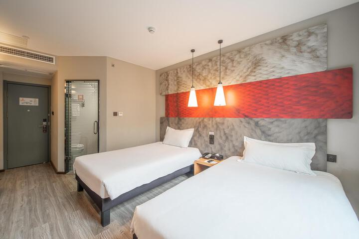 Room 18 of 41