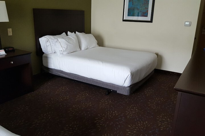 Room 4 of 65