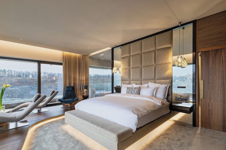 Room 34 of 122