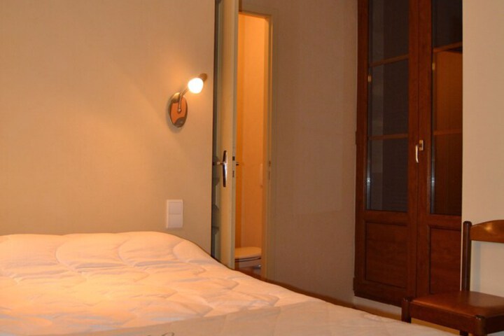 Room 16 of 37