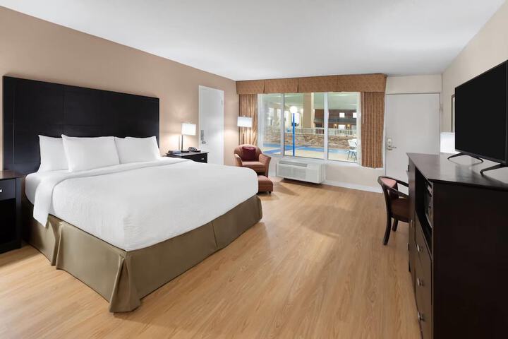 Room 15 of 28