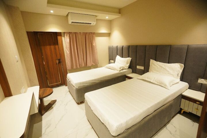 Room 4 of 6