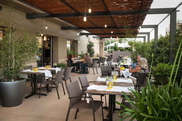 Dining 100 of 108