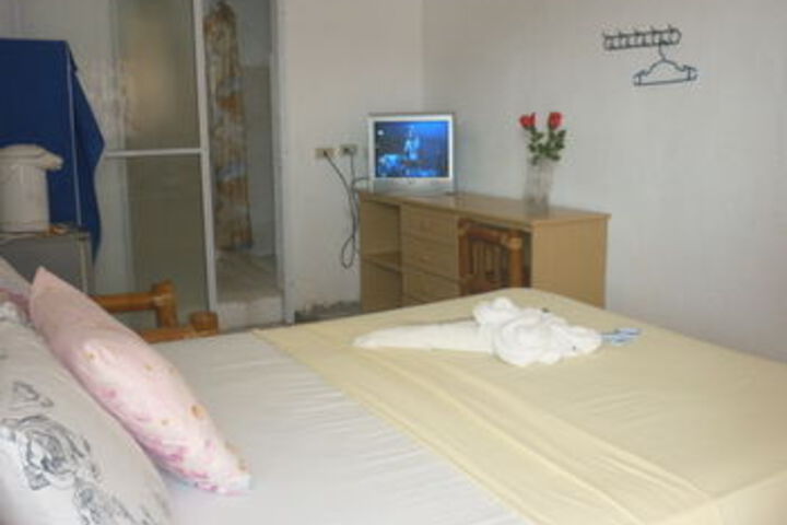 Room 12 of 28