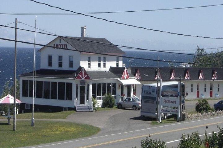 Hôtel du Rocher in Sainte-Madeleine-de-la-Rivière-Madeleine, QC