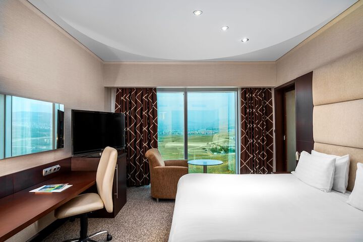 Room 33 of 95