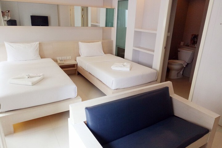 Room 32 of 99