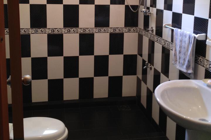 Room 2 of 7