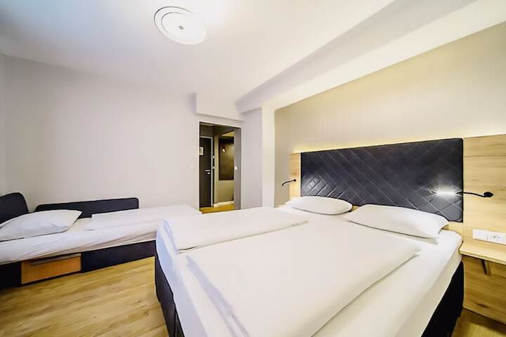 Room 6 of 61