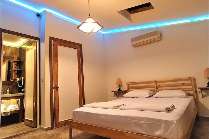 Room 6 of 11