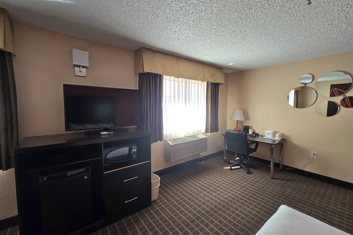 Room 10 of 27