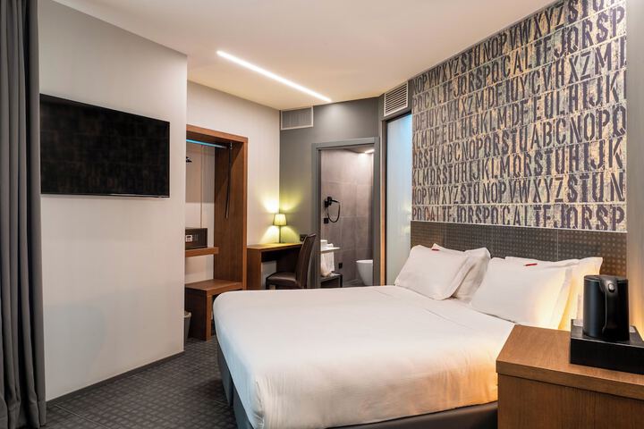 Room 7 of 25