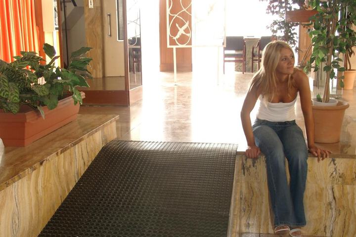 Entrance & Lobby