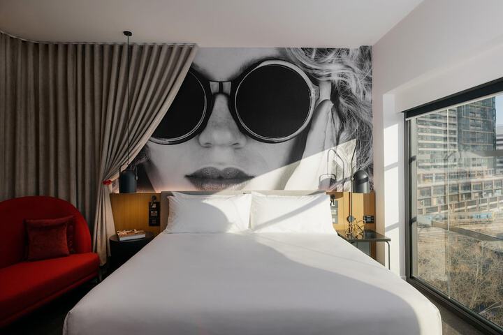 Room 8 of 74