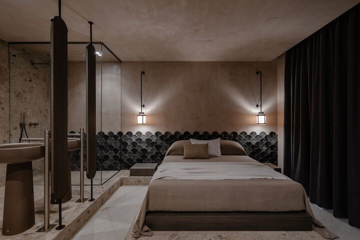 Room 16 of 79