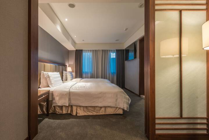 Room 43 of 81