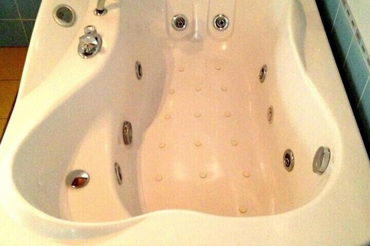 Hot Tub 39 of 91