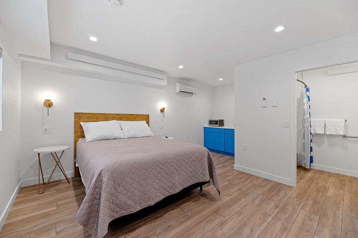 Room 13 of 35