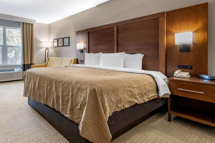 1 King Bed (1 of 21)