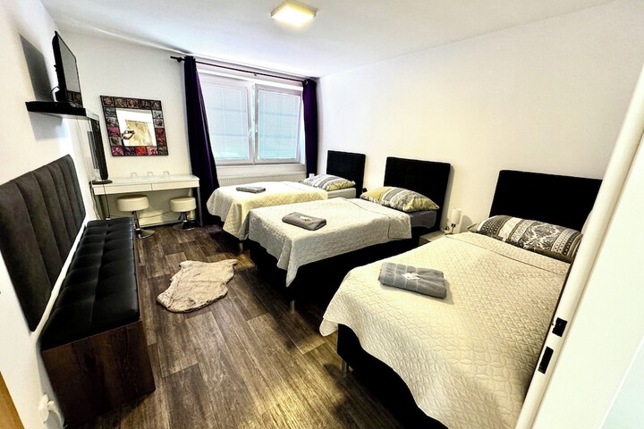 Room 6 of 48