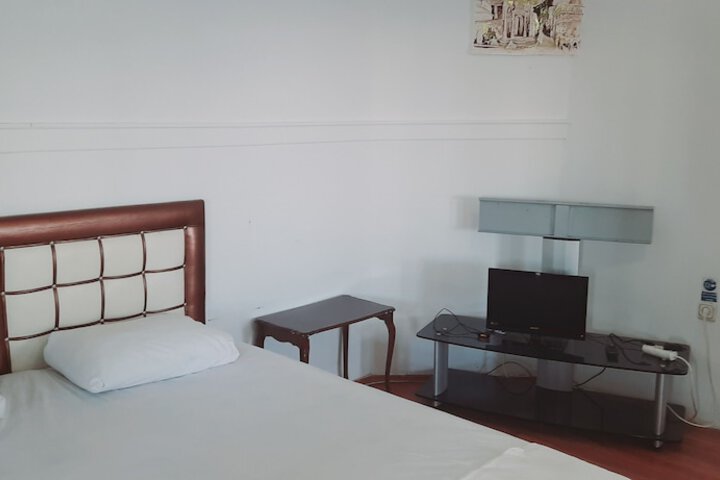 Room 4 of 68